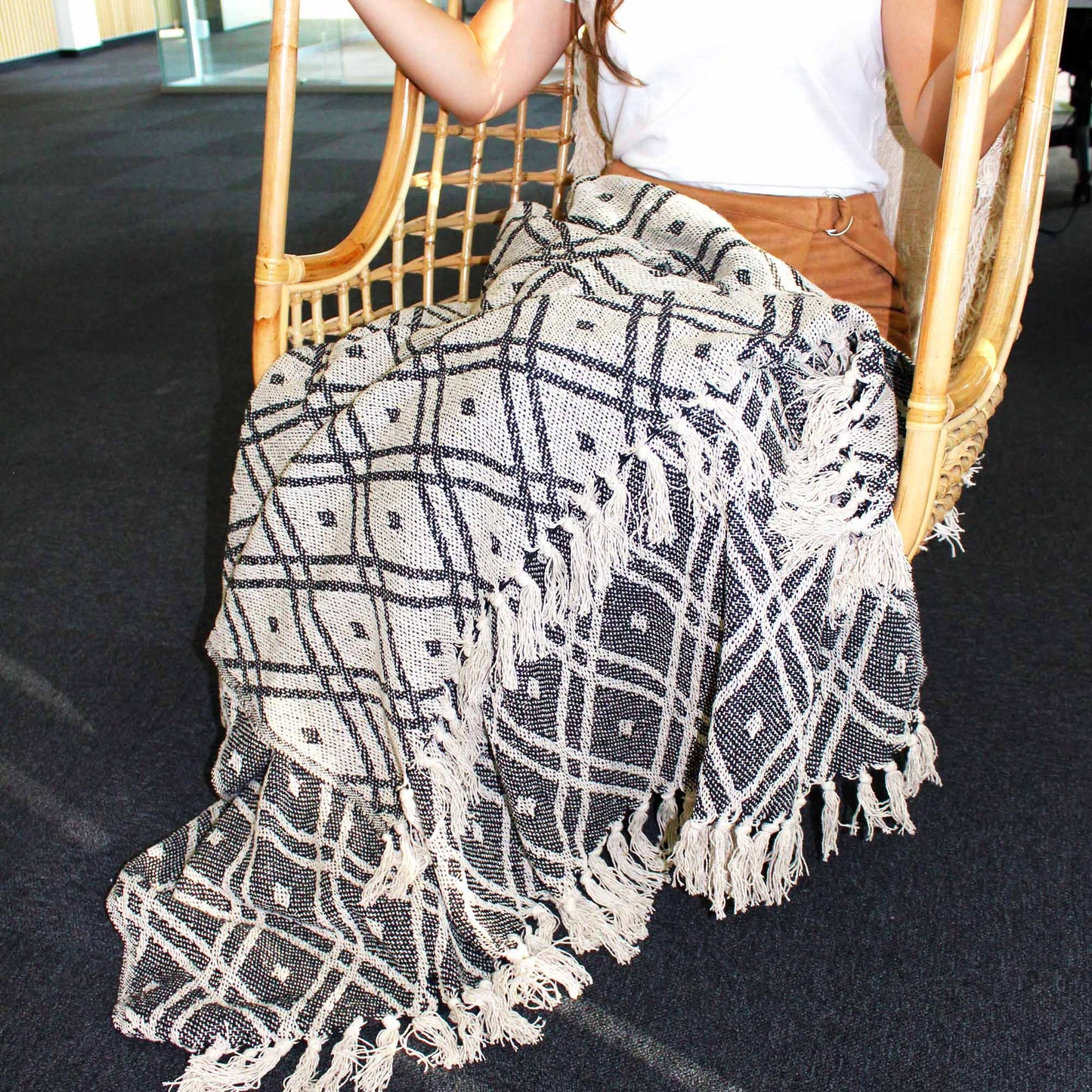 Boho Comfort Throws - Black & Biege Regency - Image boho-comfort-throws--black--biege-regency-bohot-03