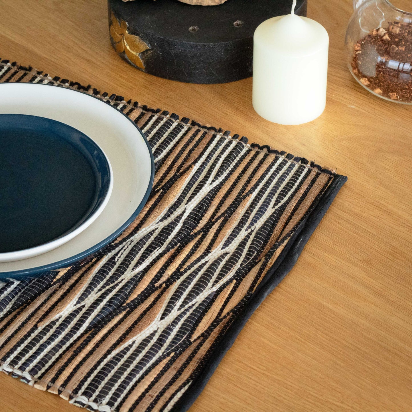 Water Hyacinth Natural Placemat - Black and White Waves - Image water-hyacinth-natural-placemat--black-and-white-waves-natpm-04