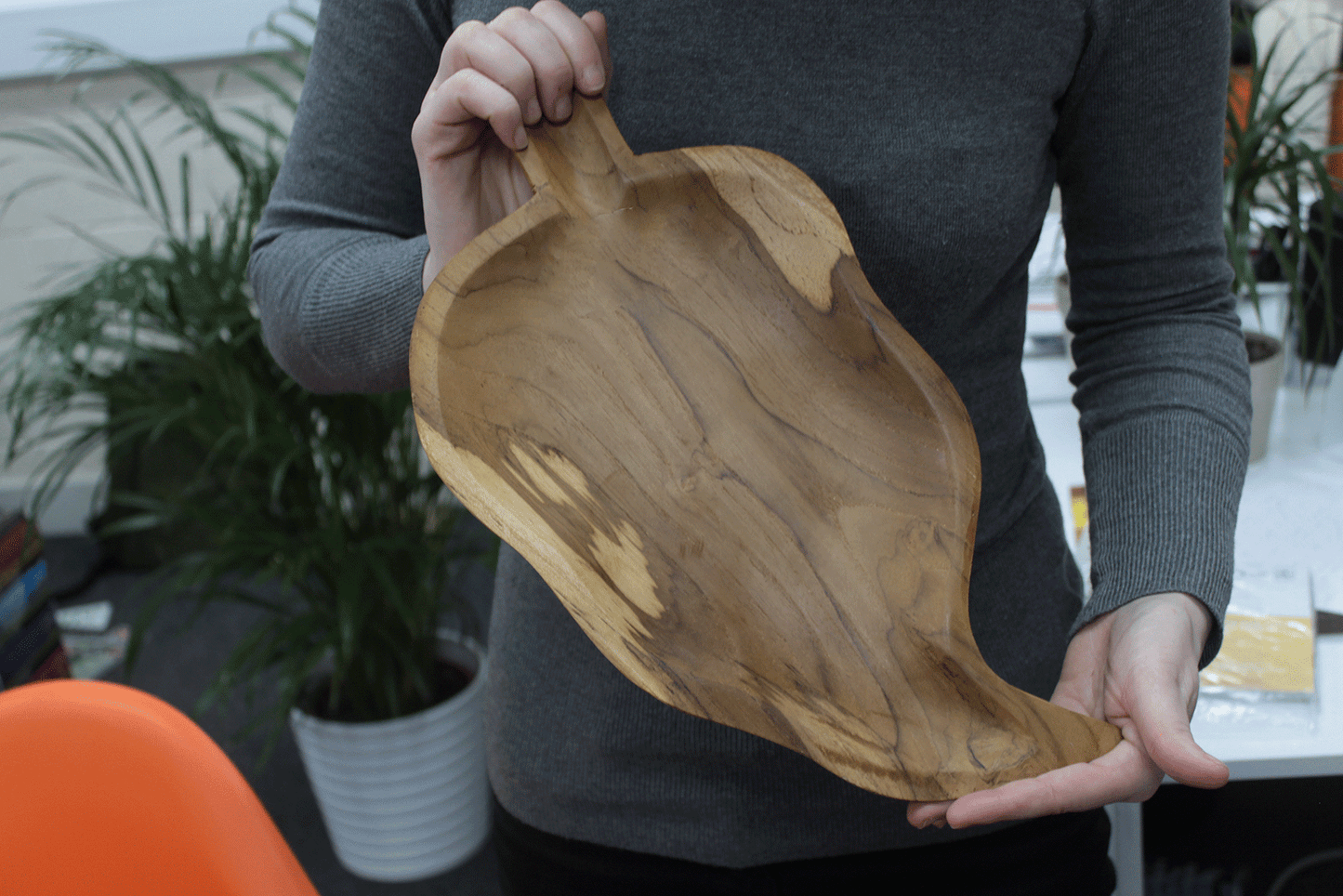 Teak Leaf Shaped Bowl - aprox 32cm - Image teak-leaf-shaped-bowl--aprox-32cm-teakb-25