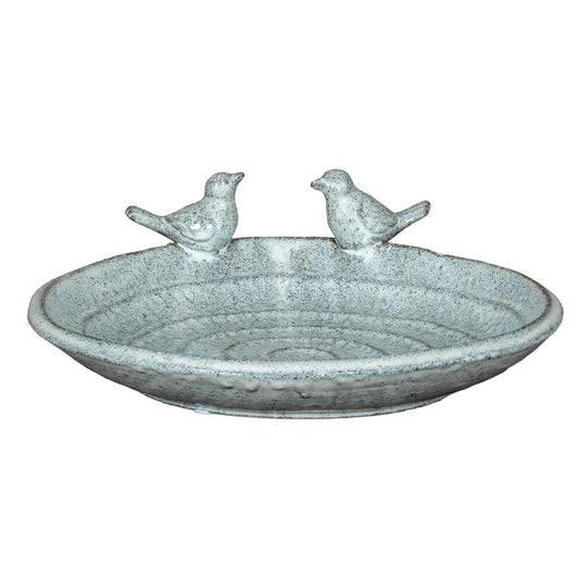Enjoy tranquil moments observing garden birds as they gather with this beautifully crafted bid bath