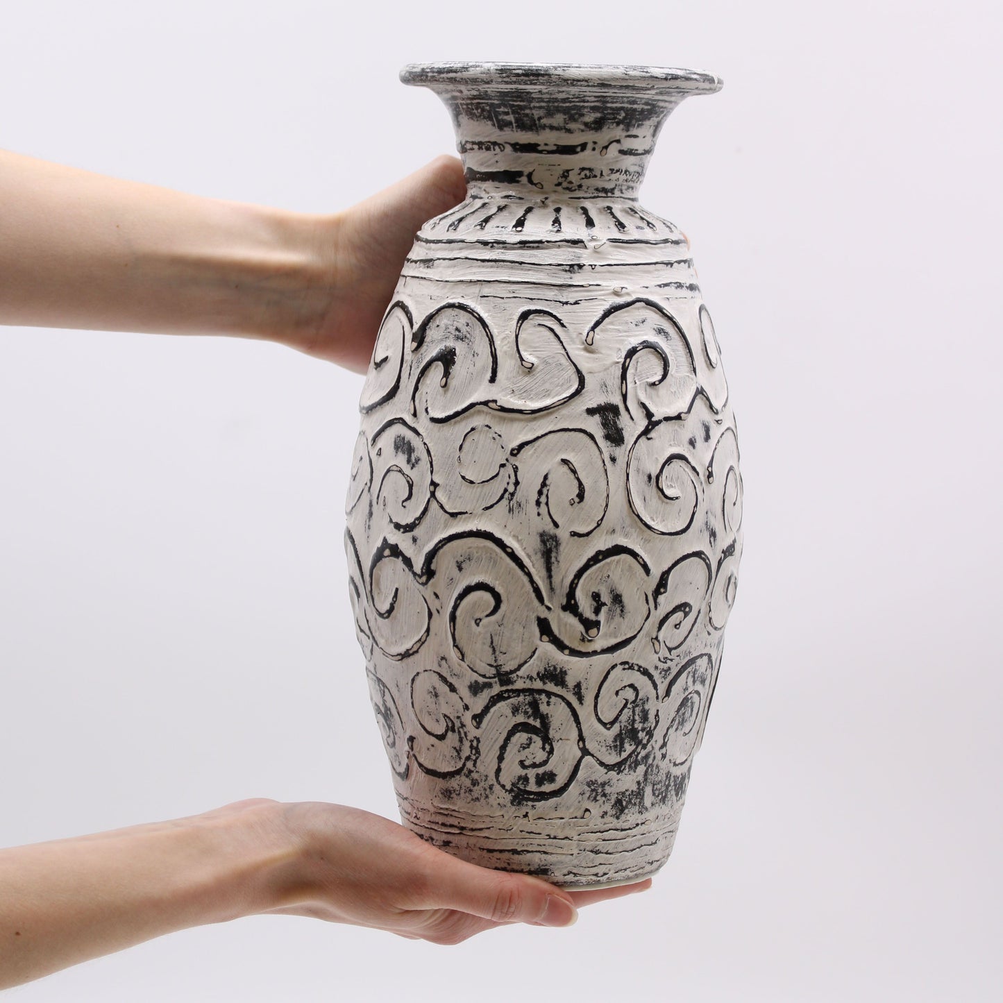 Swirls Shaped Vase - Cream - Image swirls-shaped-vase--cream-bcv-01