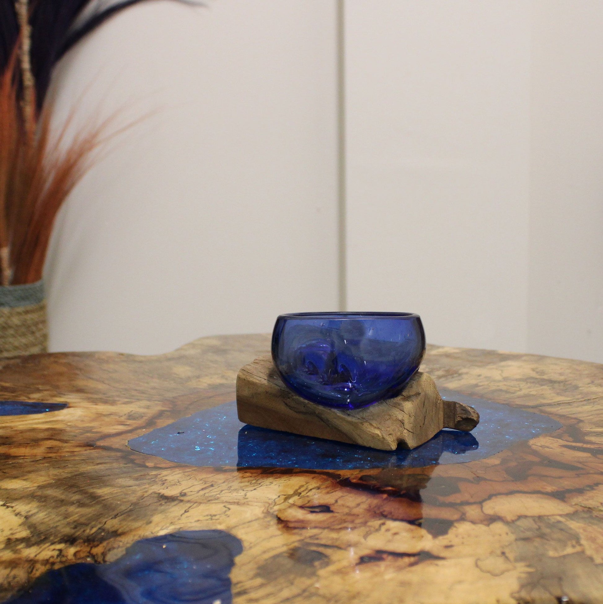 Tamarind and Resin Coffee Table - Sky Blue - Image tamarind-and-resin-coffee-table--sky-blue-rwa-02