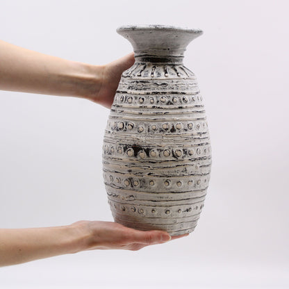 Classic Shaped Vase - Cream - Image classic-shaped-vase--cream-bcv-03