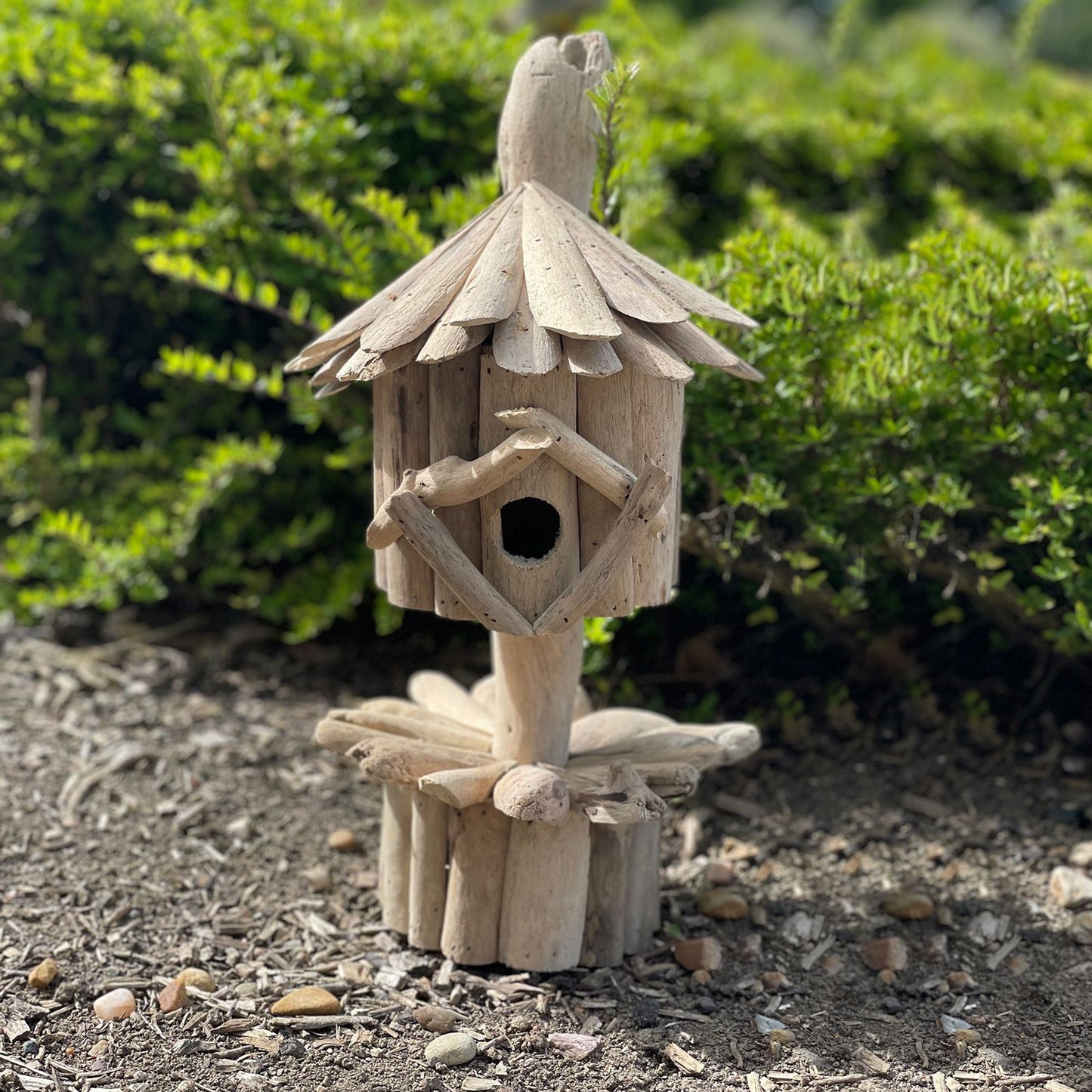 Driftwood Birdbox - On Stand - Image driftwood-birdbox--on-stand-bbbox-07