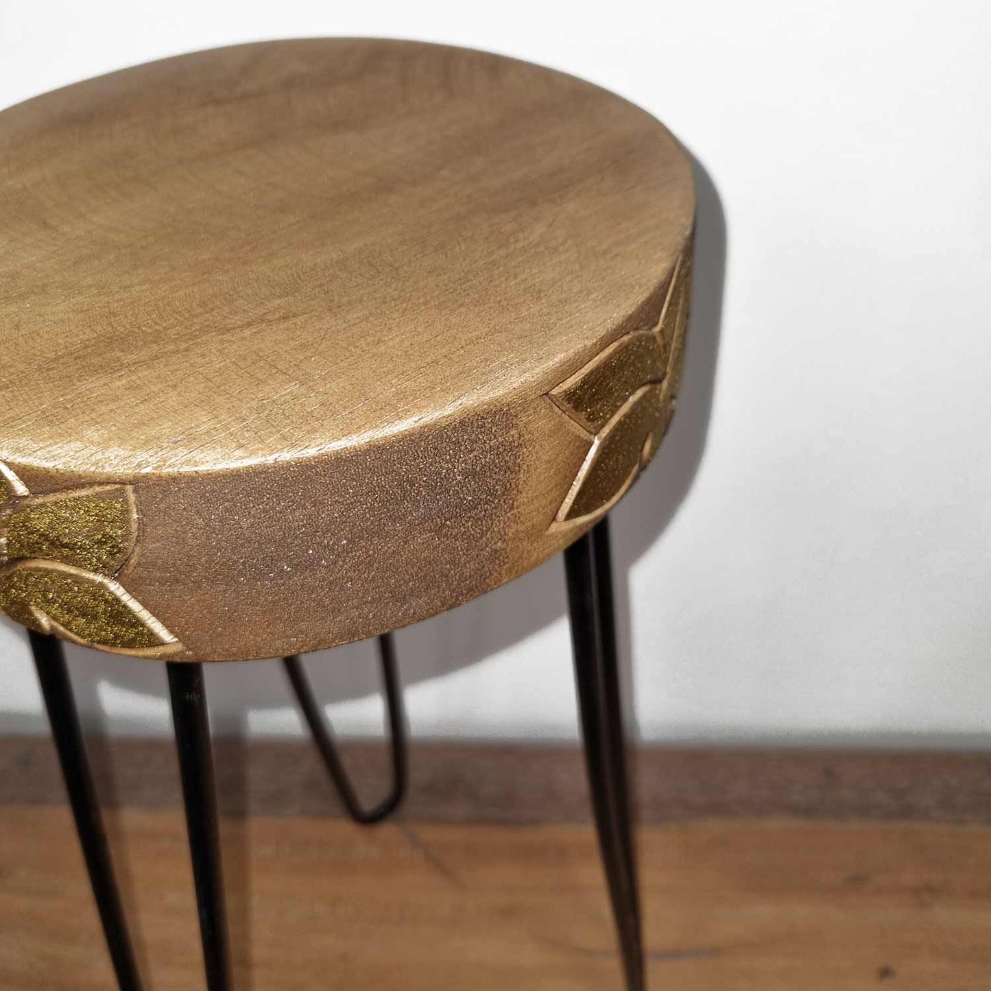 Albasia Wood Plant Stand - Natural & gold detail - Image albasia-wood-plant-stand--natural--gold-detail-hps-04