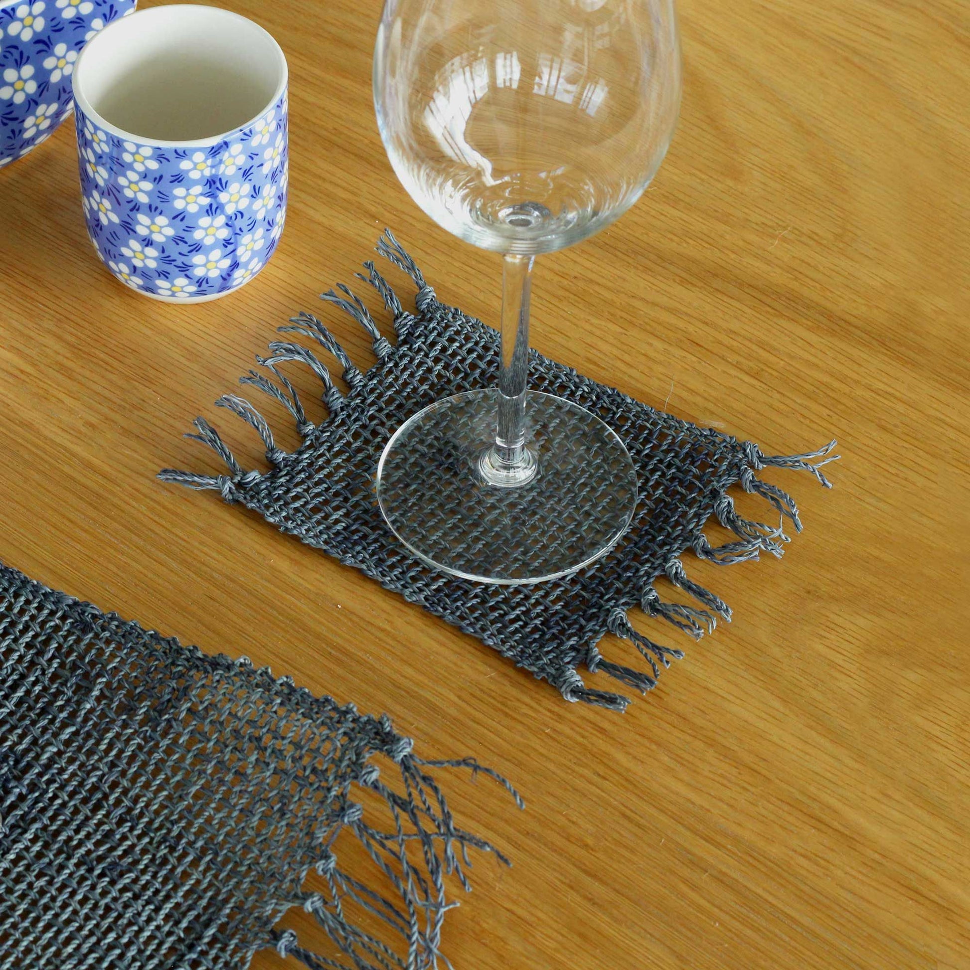 Set of 4 Seagrass Fringe Natural Coasters - Charcoal - Image set-of-4-seagrass-fringe-natural-coasters--charcoal-natpm-12