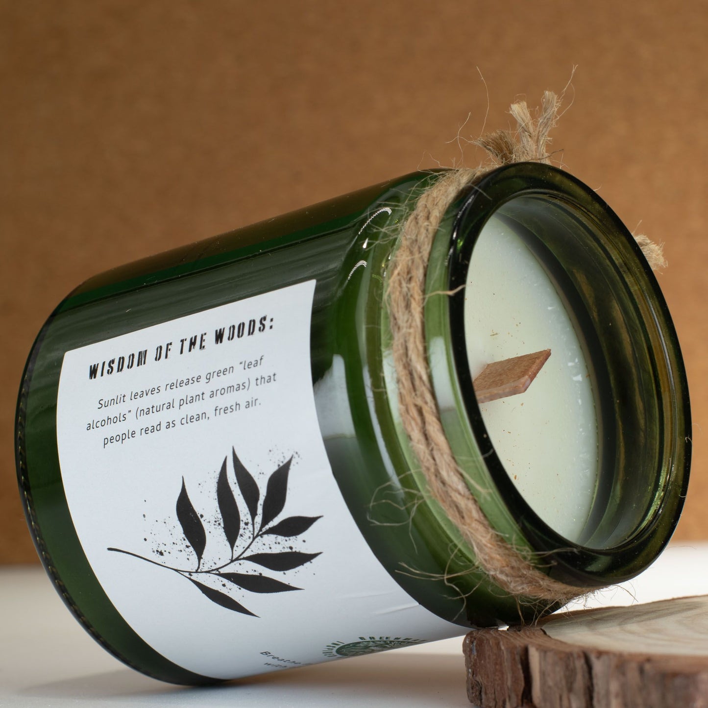 Greenman Woodwick Soy Candle - Leaves & Linen - Image greenman-woodwick-soy-candle--leaves--linen-wsoyc-02