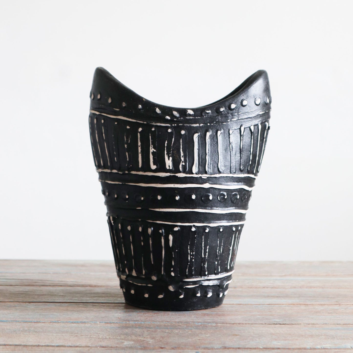 Swirls Shaped Vase - Chocolate - Image swirls-shaped-vase--chocolate-bcv-07