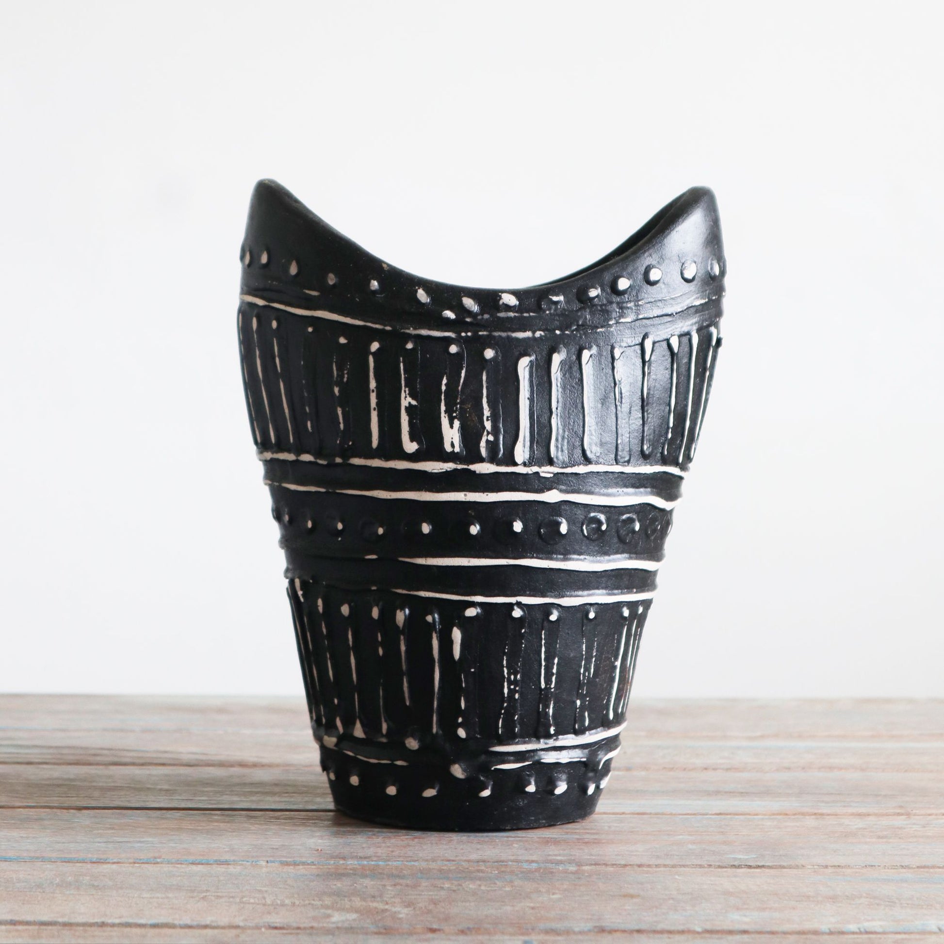 Swirls Shaped Vase - Chocolate - Image swirls-shaped-vase--chocolate-bcv-07
