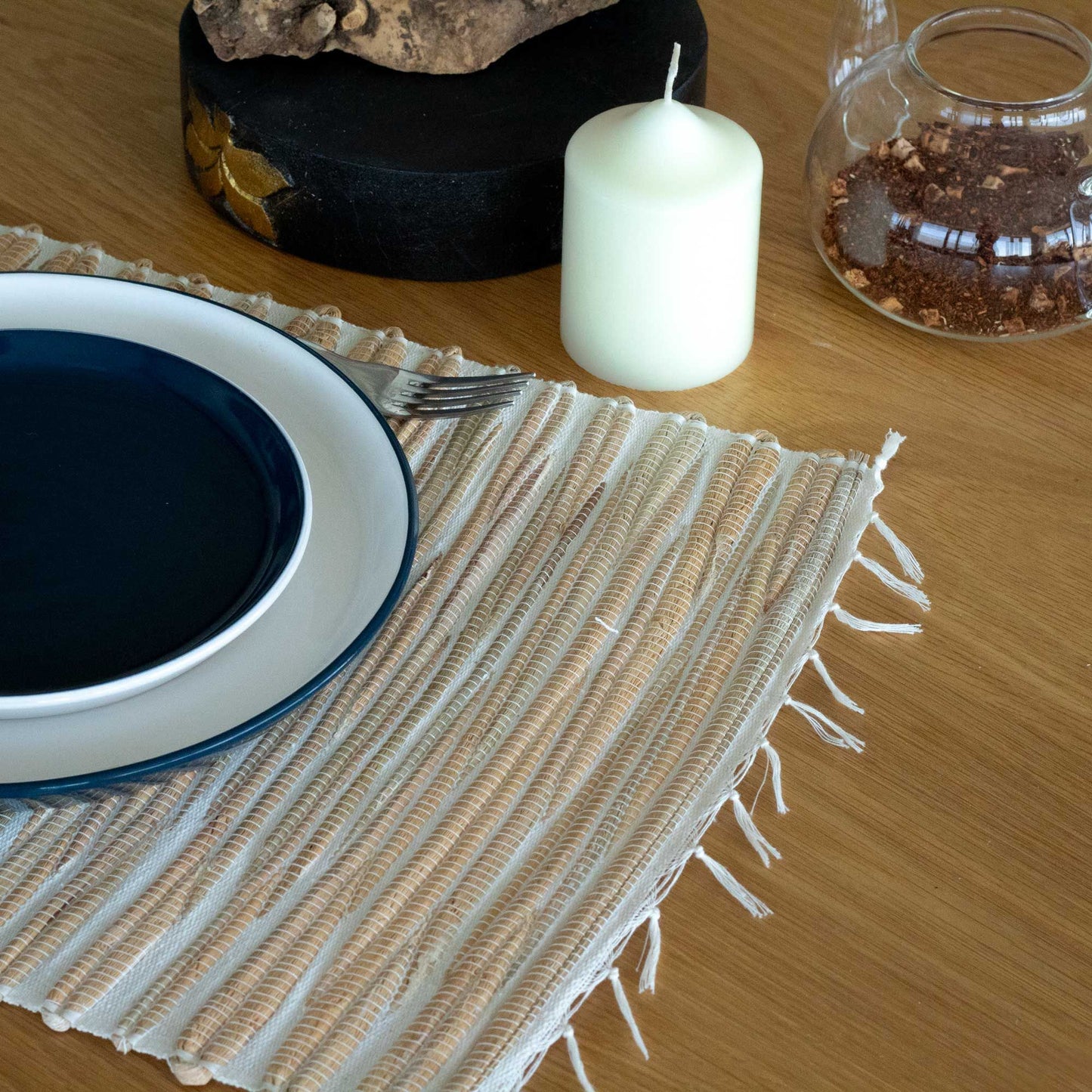 Water Hyacinth Natural Placemat - Natural Tiger with Fringe - Image water-hyacinth-natural-placemat--natural-tiger-with-fringe-natpm-01