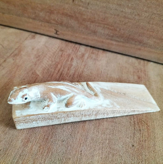 Hand carved Doorstop - Gecko - Image hand-carved-doorstop--gecko-ads-06