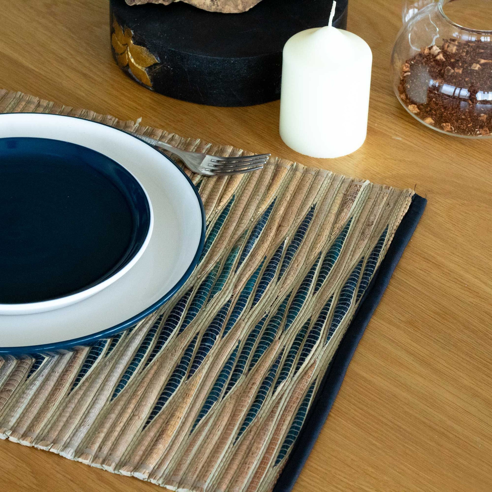 Water Hyacinth Natural Placemat - Blue Waves - Image water-hyacinth-natural-placemat--blue-waves-natpm-03