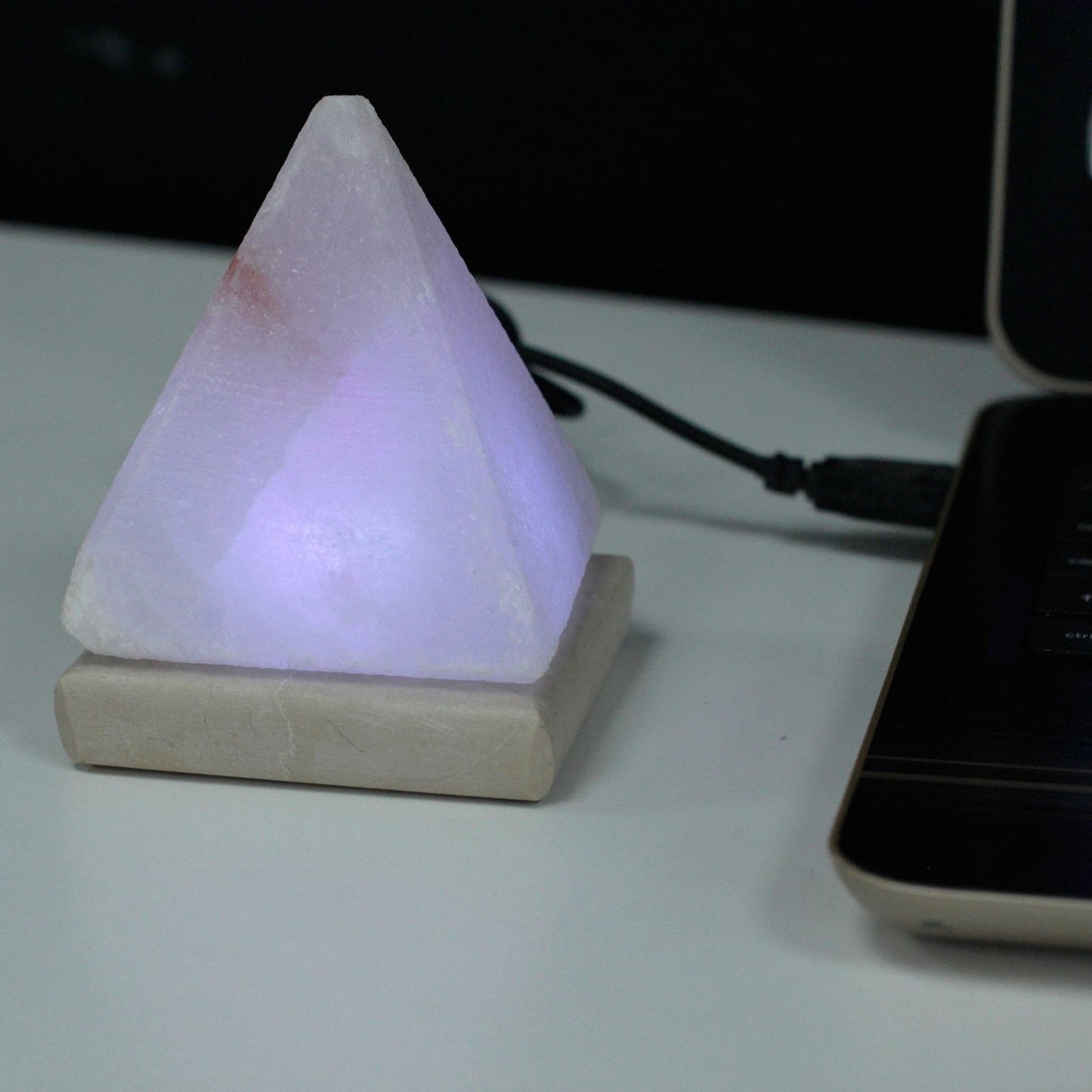 Quality USB Pyramid WHITE Salt Lamp - 9 cm (multi) - Image quality-usb-pyramid-white-salt-lamp--9-cm-multi-qsalt-65n