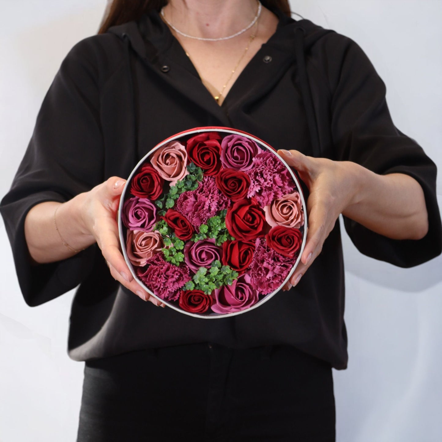 Round Box - Vintage Roses - Image round-box--vintage-roses-sfbx-05