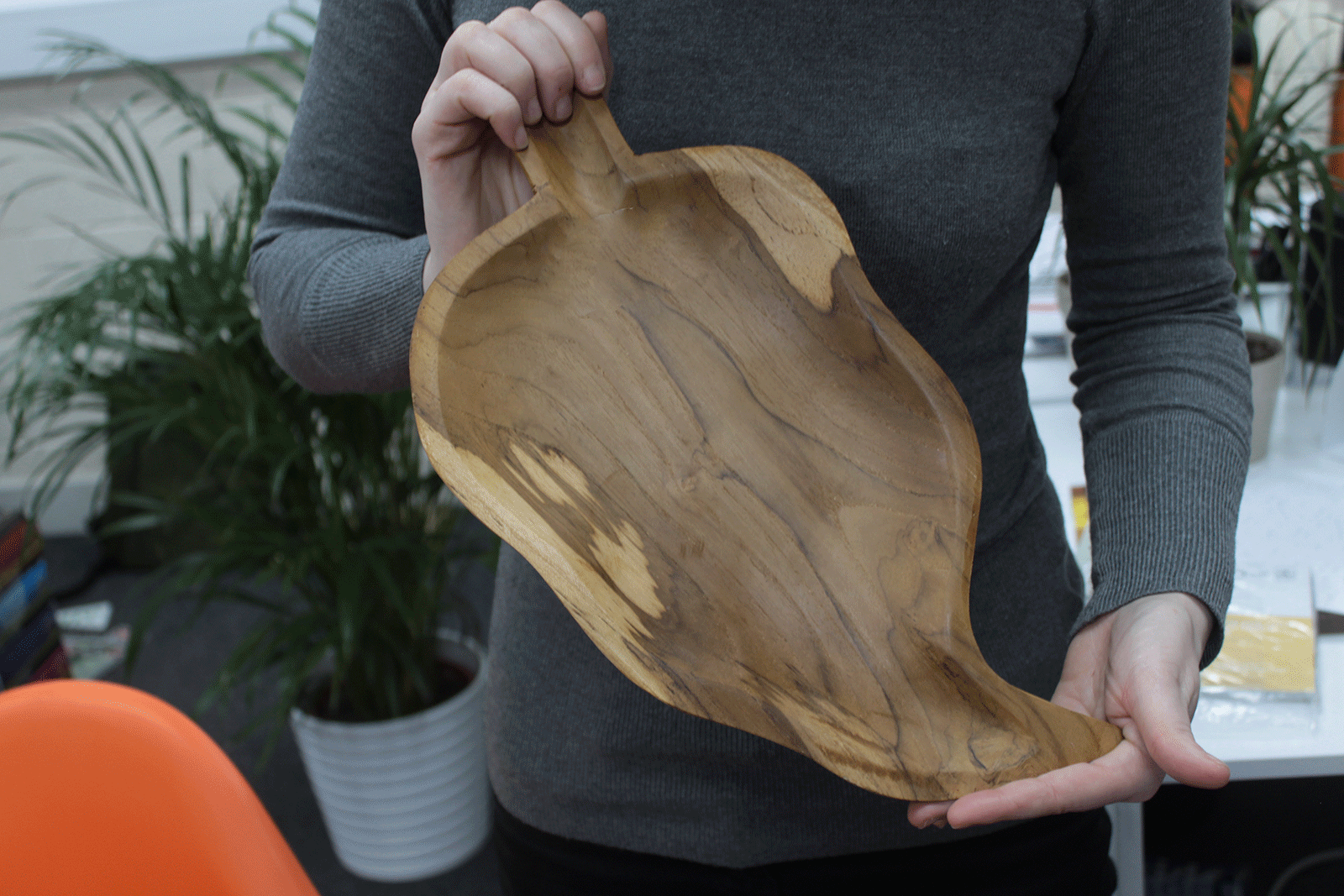 Teak Leaf Shaped Bowl - aprox 32cm - Image teak-leaf-shaped-bowl--aprox-32cm-teakb-25